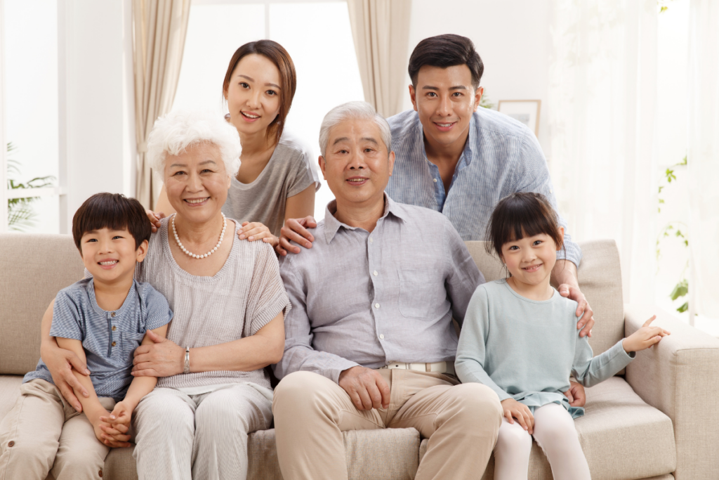 若家中有較多人手可以幫忙照顧，事前溝通如何輪替照顧，不應將照顧責任強壓在一人身上